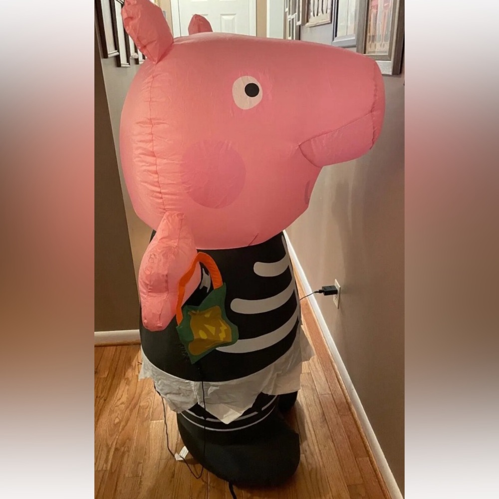 Peppa Pig Halloween Inflatable - Picture 4 of 4